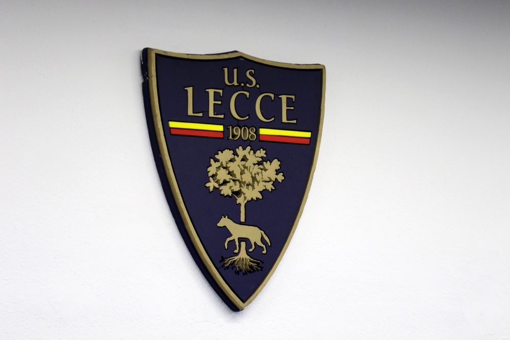 Us,Lecce,Football,Club,Official,Logo,On,Wall, ,Italian,Genoa-Lecce