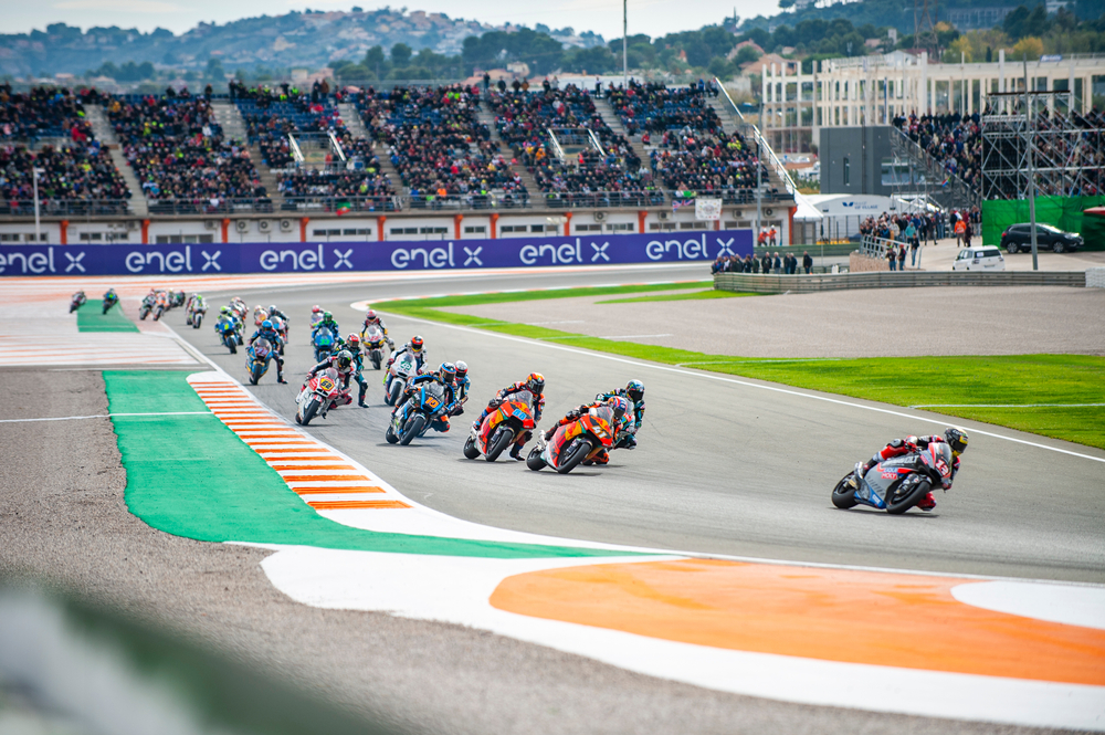 Valencia,,Spain, ,November,17:,First,Lap,During,Valencia,Moto2,GP di Valencia 2025