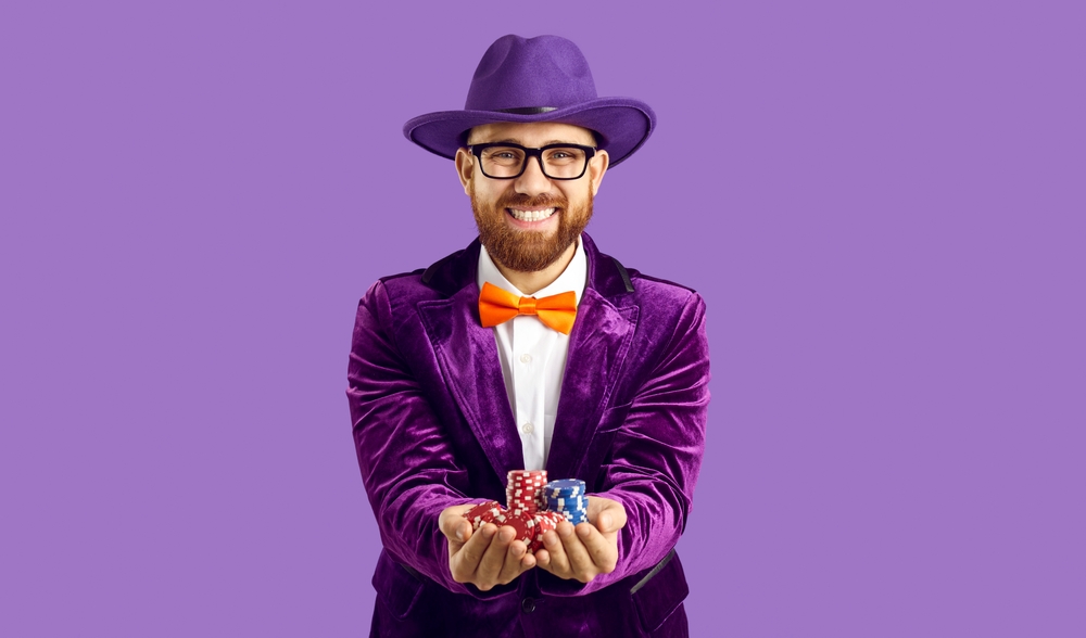 Portrait,Of,Smiling,Male,Entertainer,In,Suit,And,Hat,Isolated