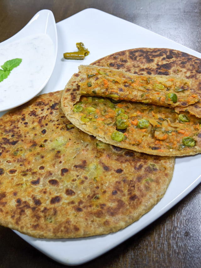 घर पर मेहमानों के लिए बनाये मिक्स परांठा