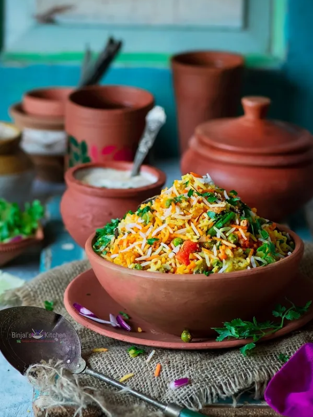 घर पर ऐसे बनाये हैदराबादी वेज बिरयानी