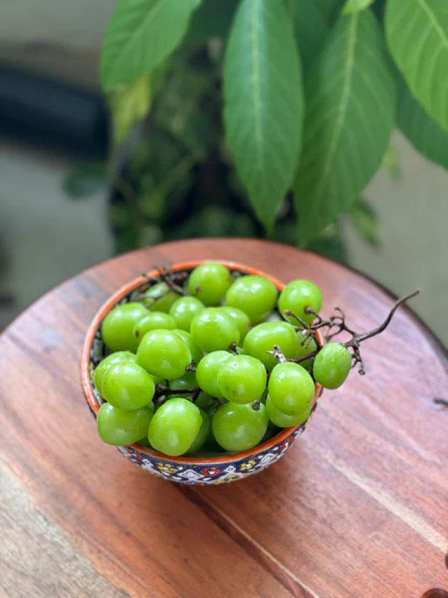 हरे अंगूर खाने खाने से क्या होता है ?