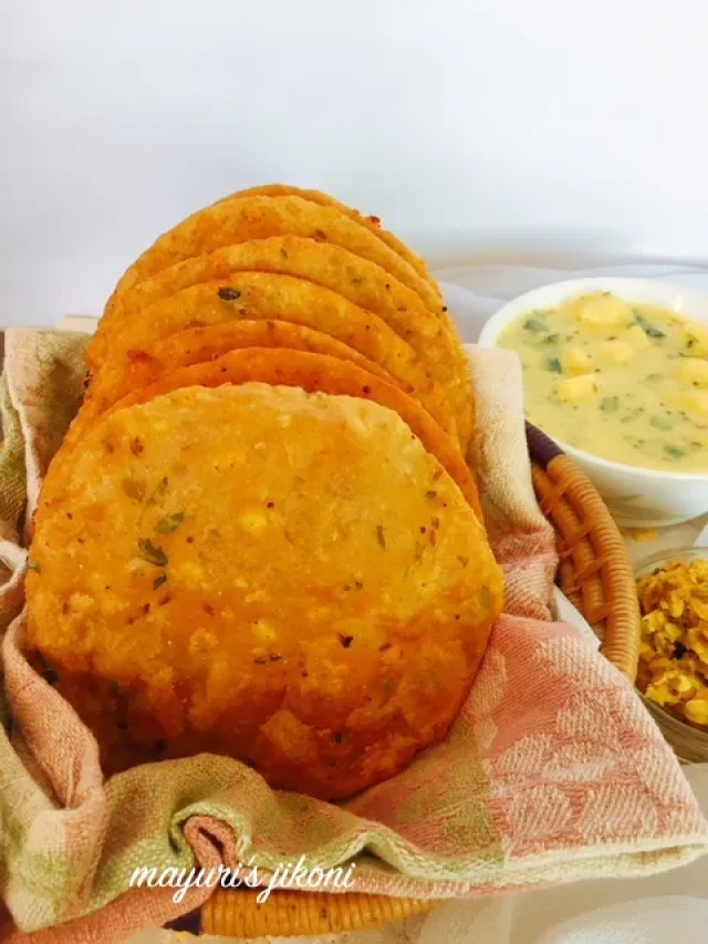 घर पर ऐसे बनाये दाल पूरी