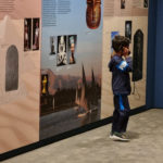 Engaging Visitors in Travelling Exhibitions with Guiding Resources