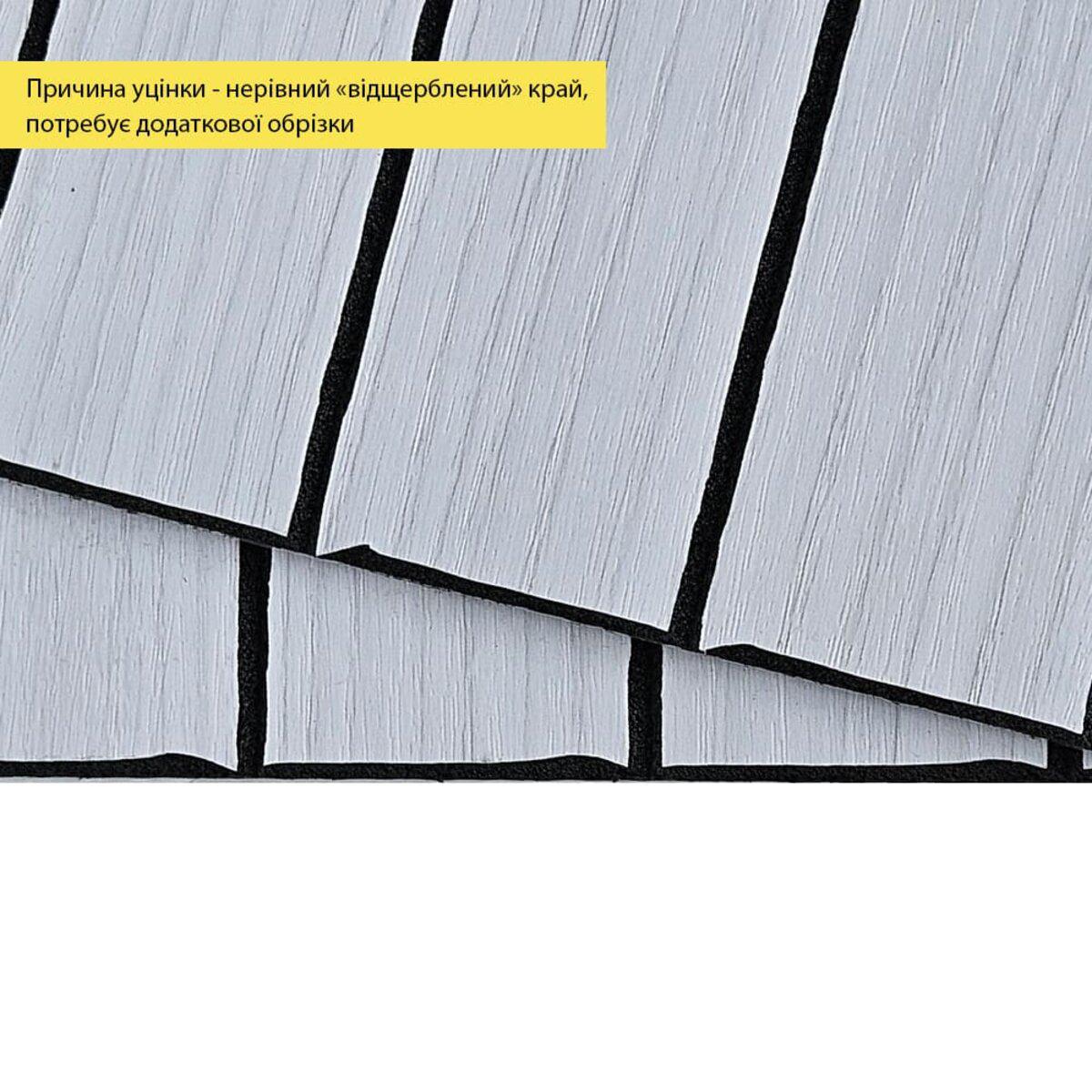 дефектный край виниловой рейки 600x600 требует подрезки гибкие самоклеящиеся рейки под дерево