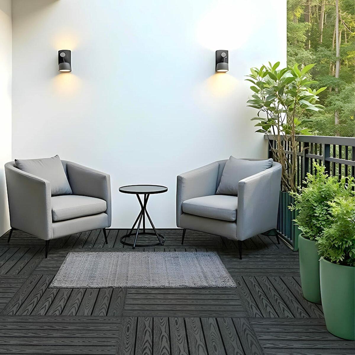 Терасна плитка ДПК на відкритій зоні відпочинку з природною текстурою дерева