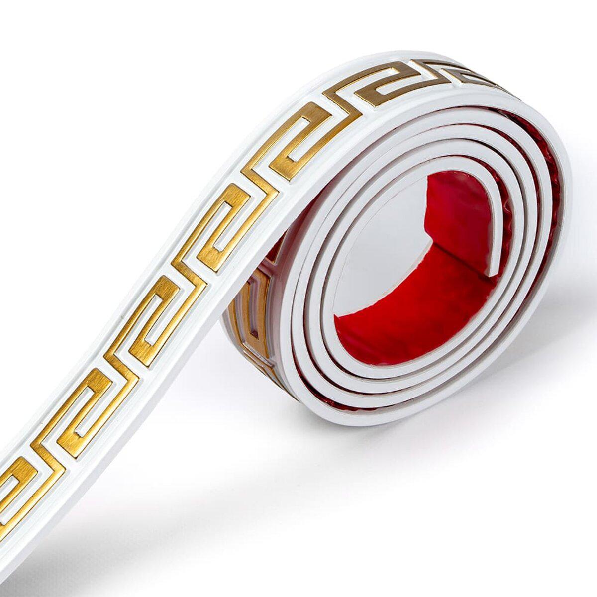 Гибкий самоклеящийся молдинг белый с золотым узором — крупный план, клеевой слой и эластичный NBR