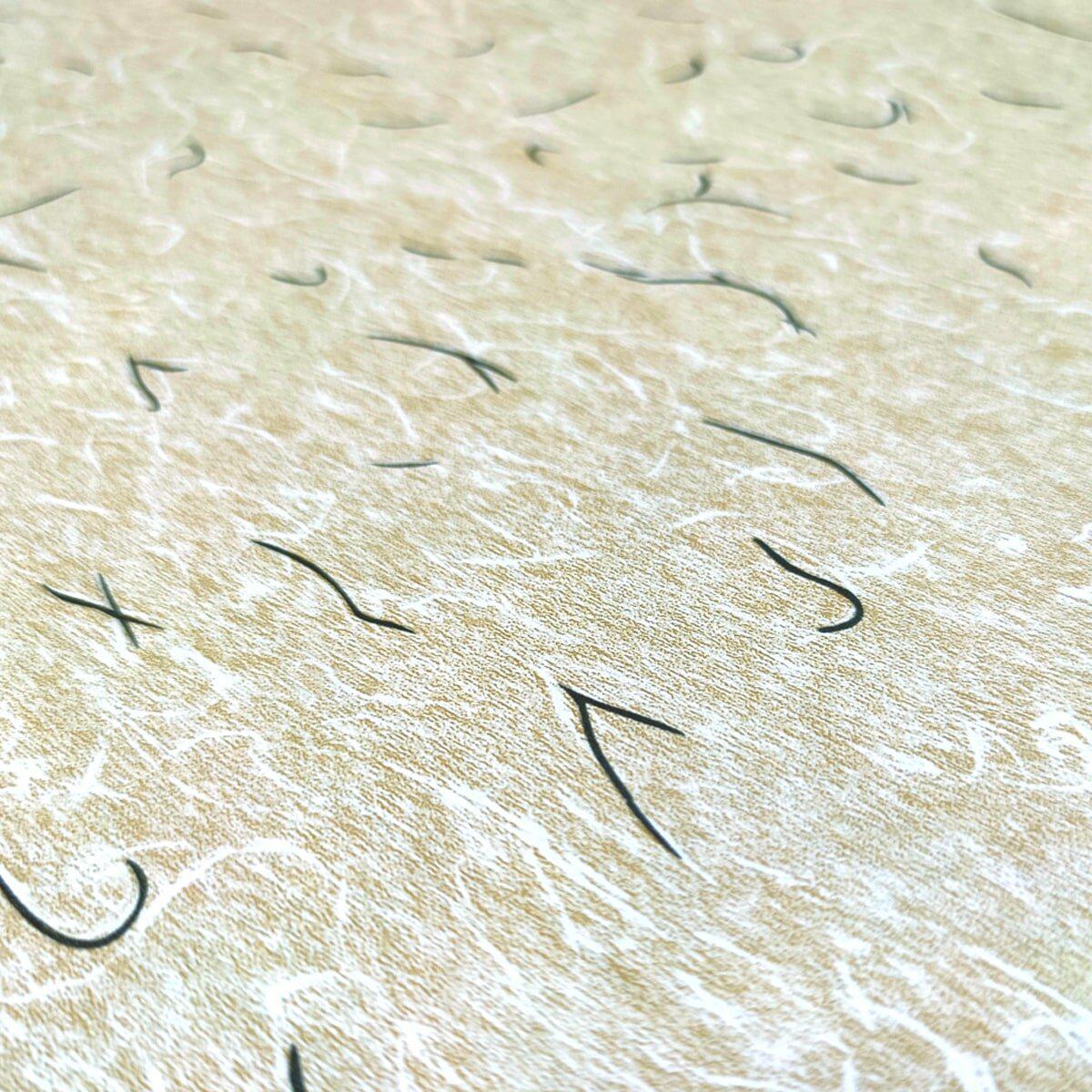 Крупный план рельефной матовой самоклеящейся пленки ваниль 0,45×10м — рельефная матовая самоклейка для интерьера