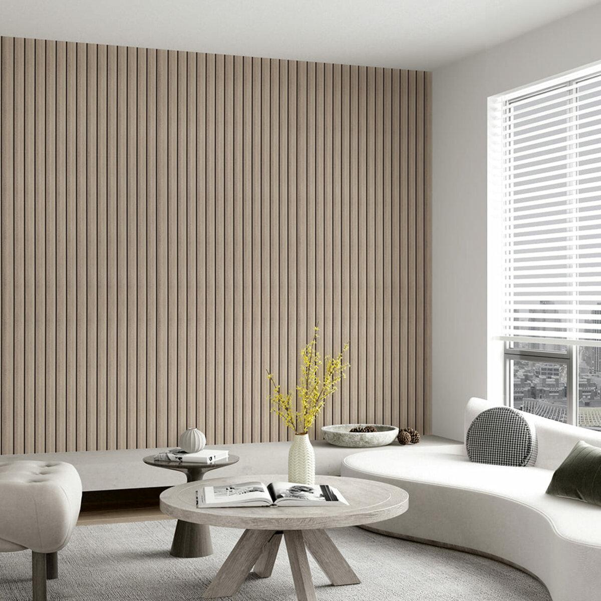 Рейки в интерьере — панель реек под дерево в гостиной, серебристый дуб, профиль 120x2900 мм