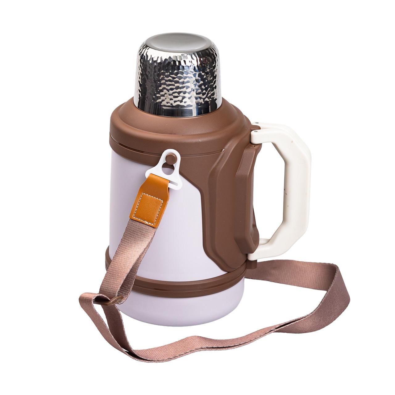 Термос с ремешком и складной ручкой, вид сбоку — термос для путешествий 1.5 л