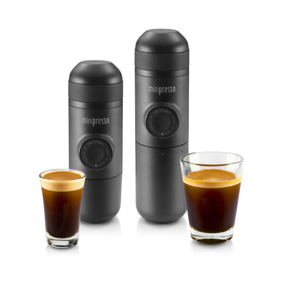 Wacaco Minipresso в использовании с чашками эспрессо — защитный футляр и чехол с петлей для карабина
