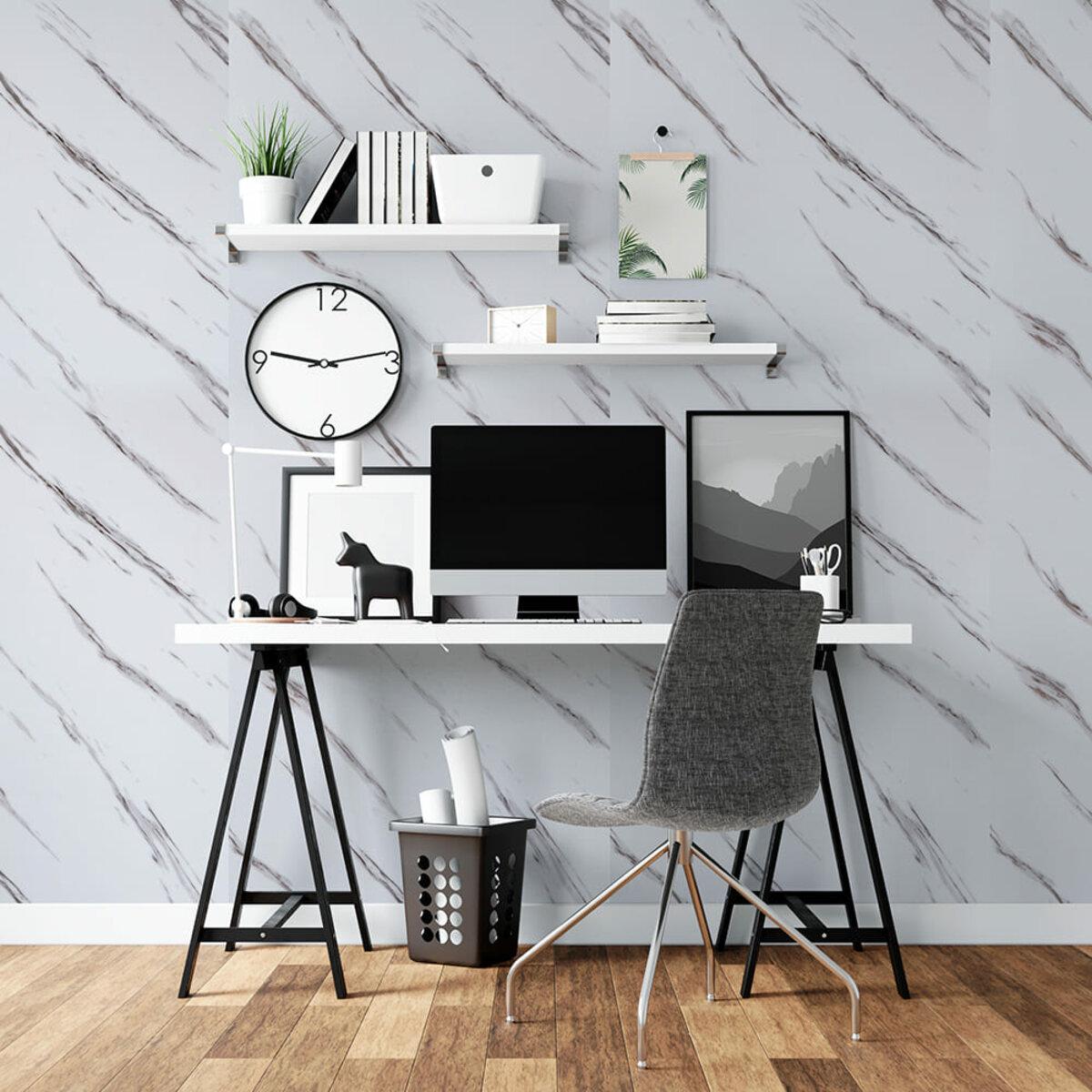 Интерьер с виниловой плиткой белый мрамор на стене — декоративная рулонная плитка для интерьера, пример использования