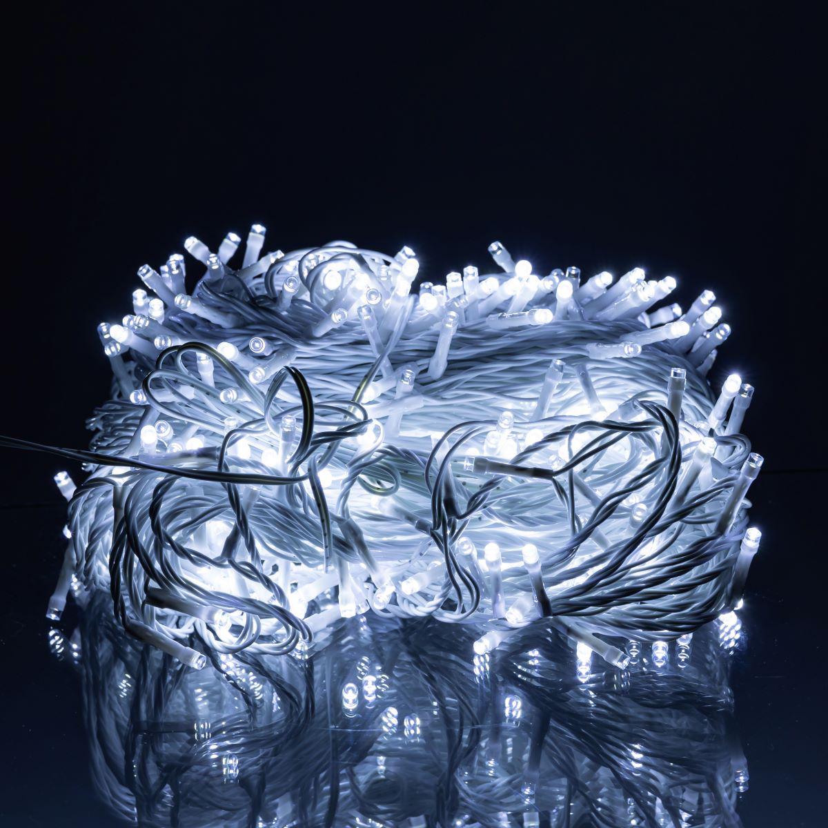 гирлянда-нить 500 LED белый кабель крупный план светодиодов