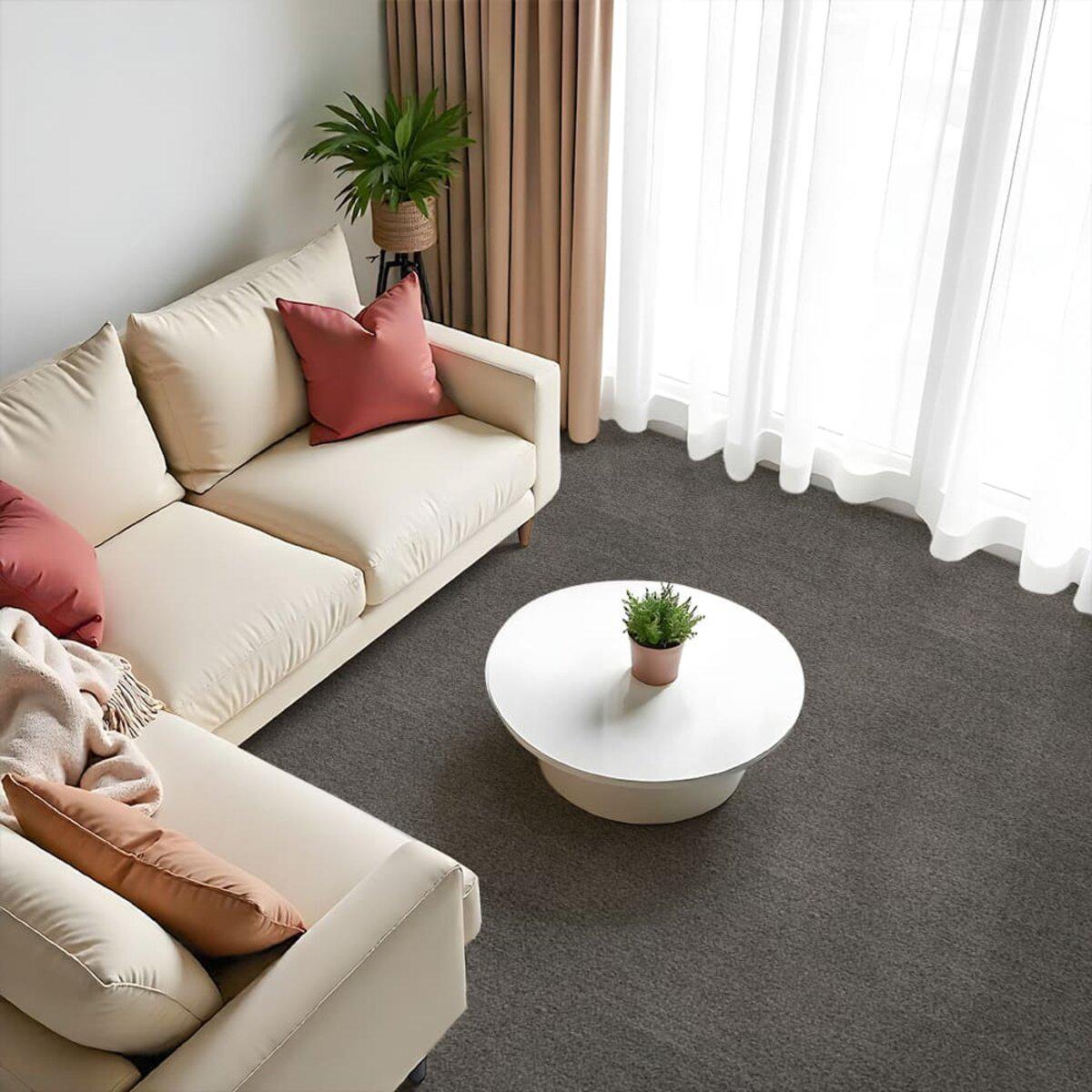 Ковролінова плитка 500x500 мм темно-сіра в інтер’єрі вітальні