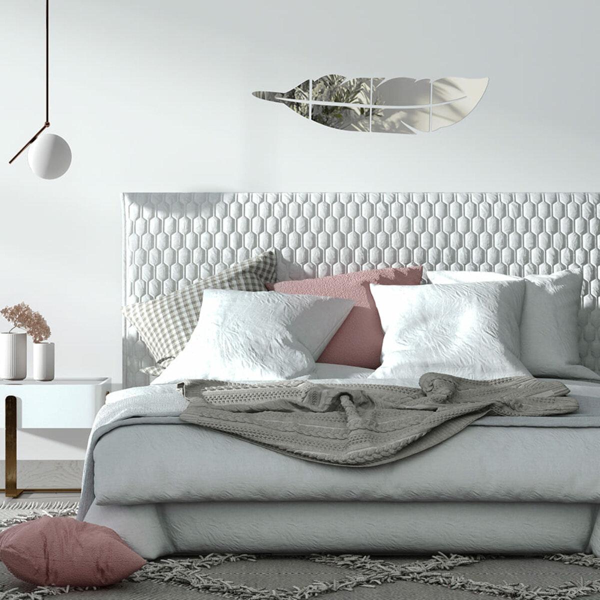 зеркальный акриловый декор перо в интерьере спальни 740x160 мм