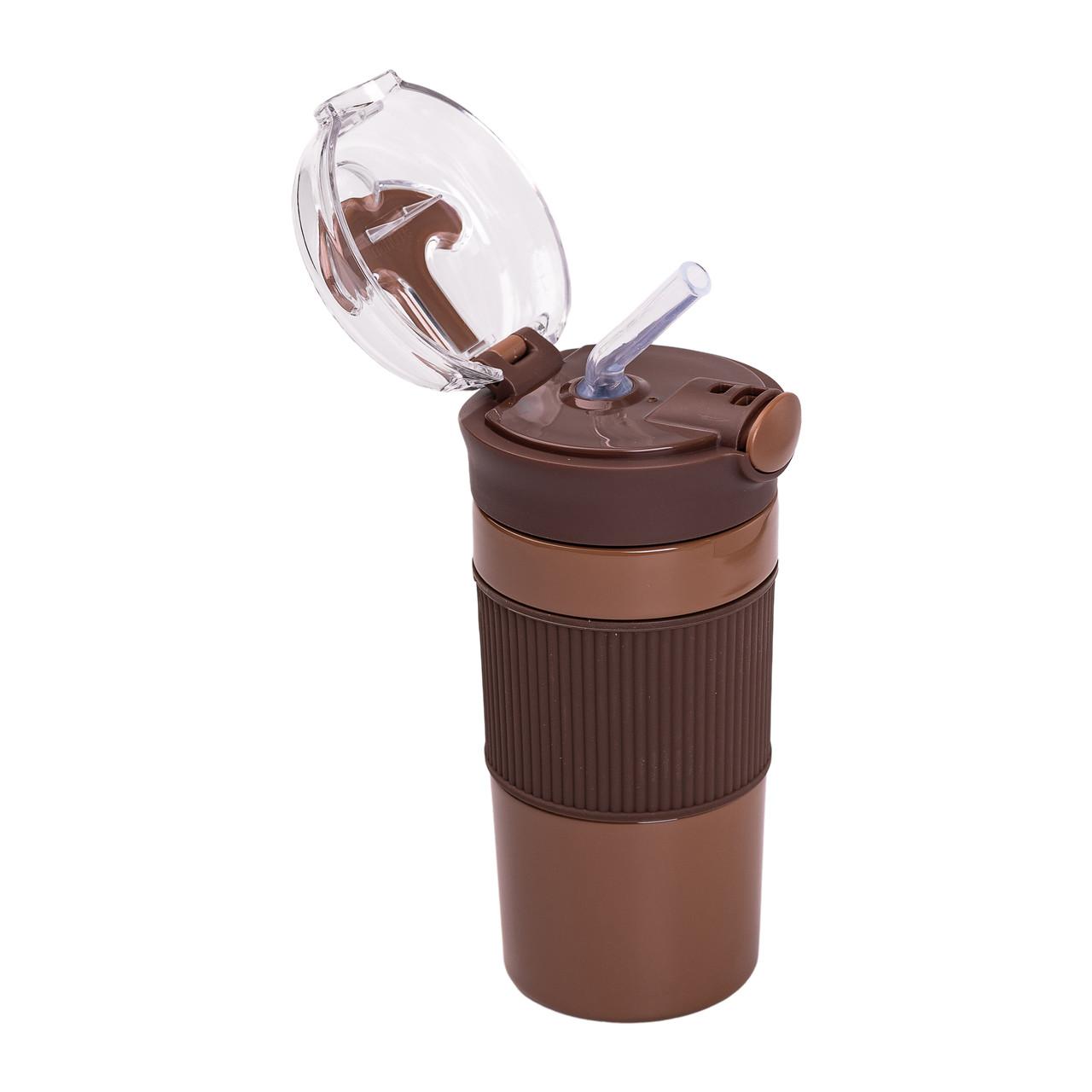 Коричневая термокружка с открытой крышкой и трубочкой — чашка с поилкой и соломинкой для путешествий