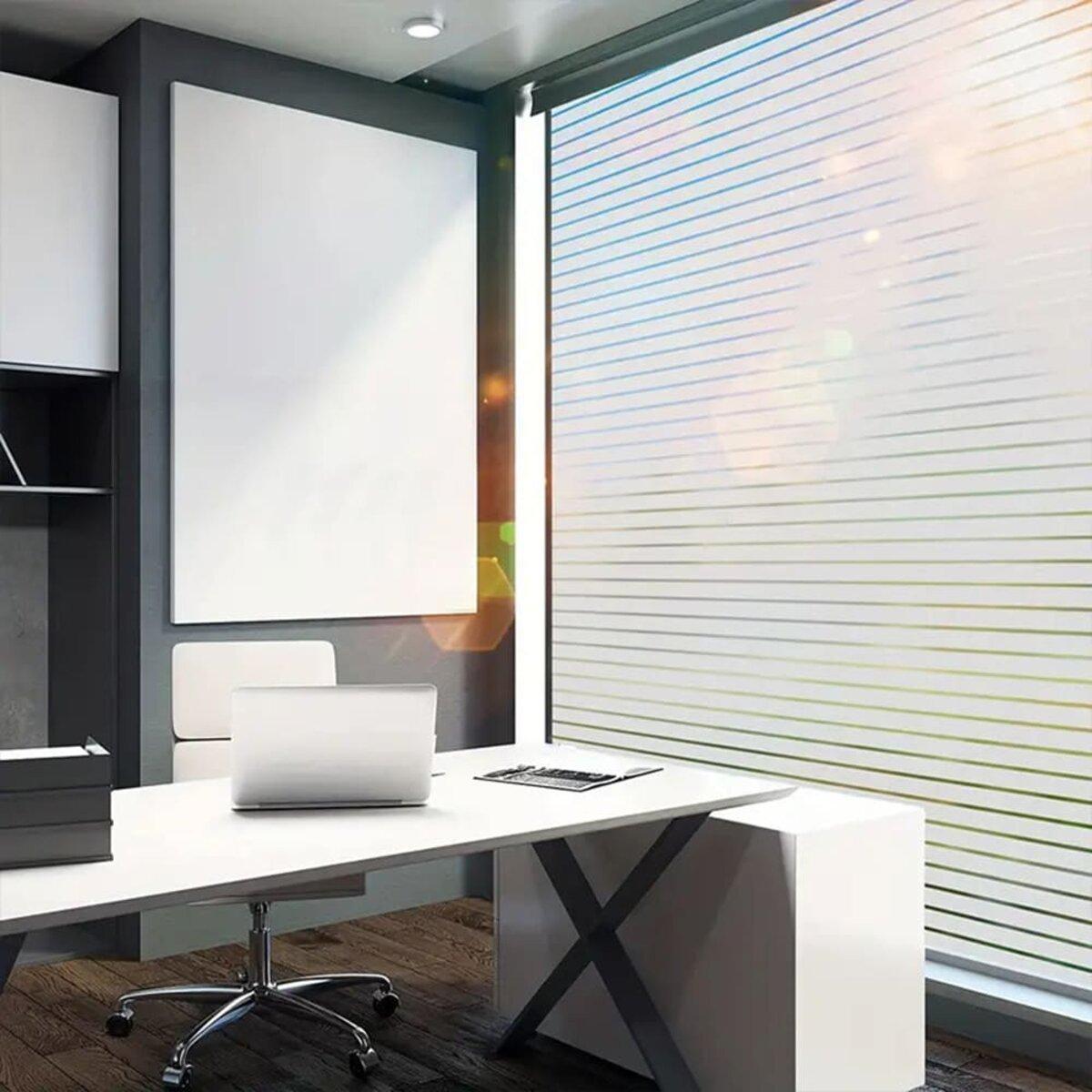 Применение декоративной ПВХ пленки на стекло в офисе — пленка для приватности и защиты от УФ