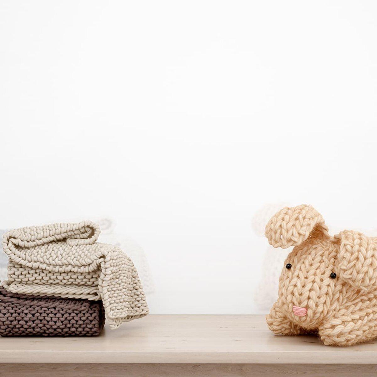 Декоративная самоклеящаяся стеновая плитка в рулоне в интерьере — белая панель 600x3000x2 мм