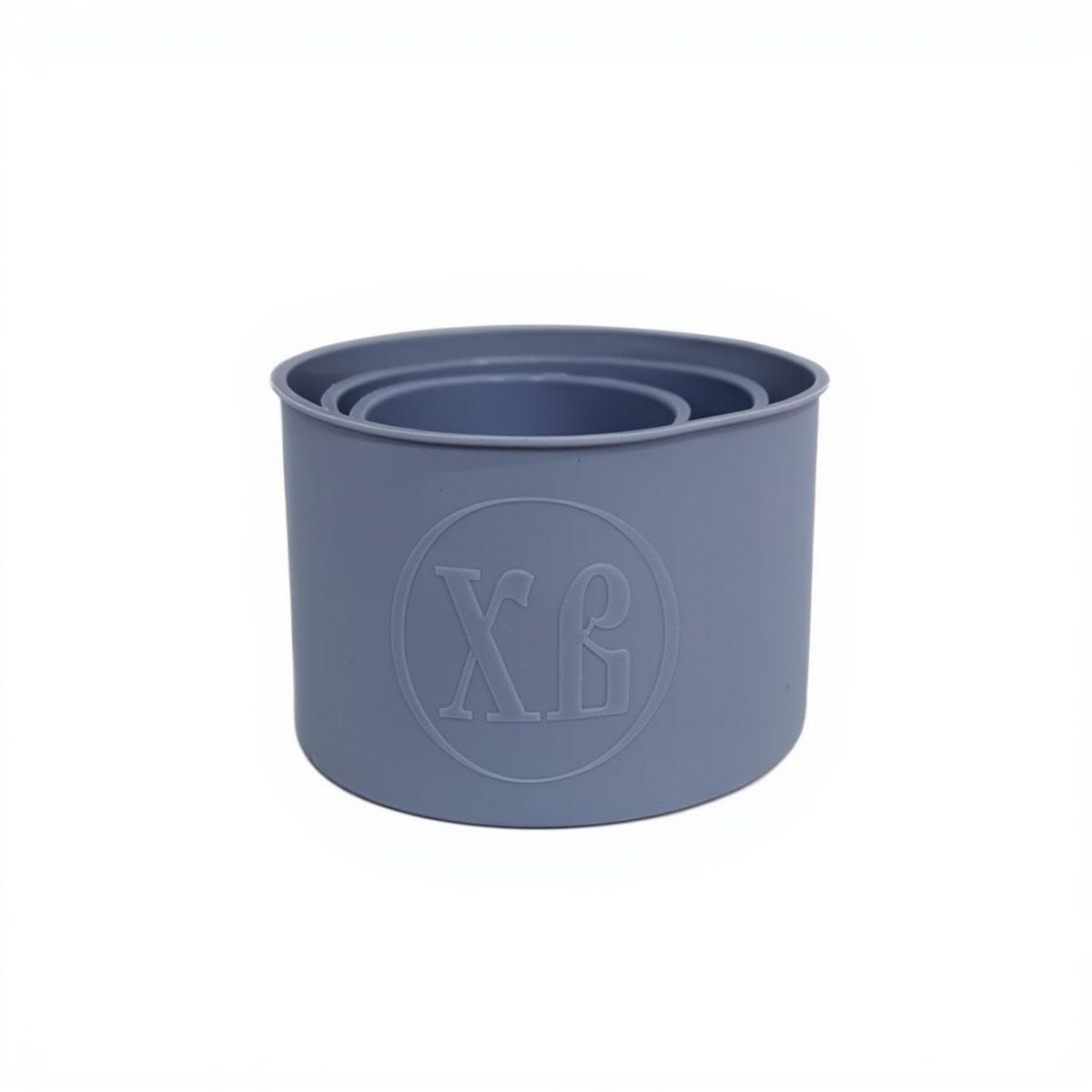 сіра силіконова форма для паски крупним планом зручна для випікання домашньої здоби