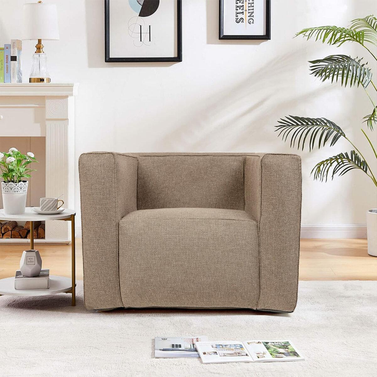 Коричневе надувне крісло в сучасному інтер’єрі кімнати