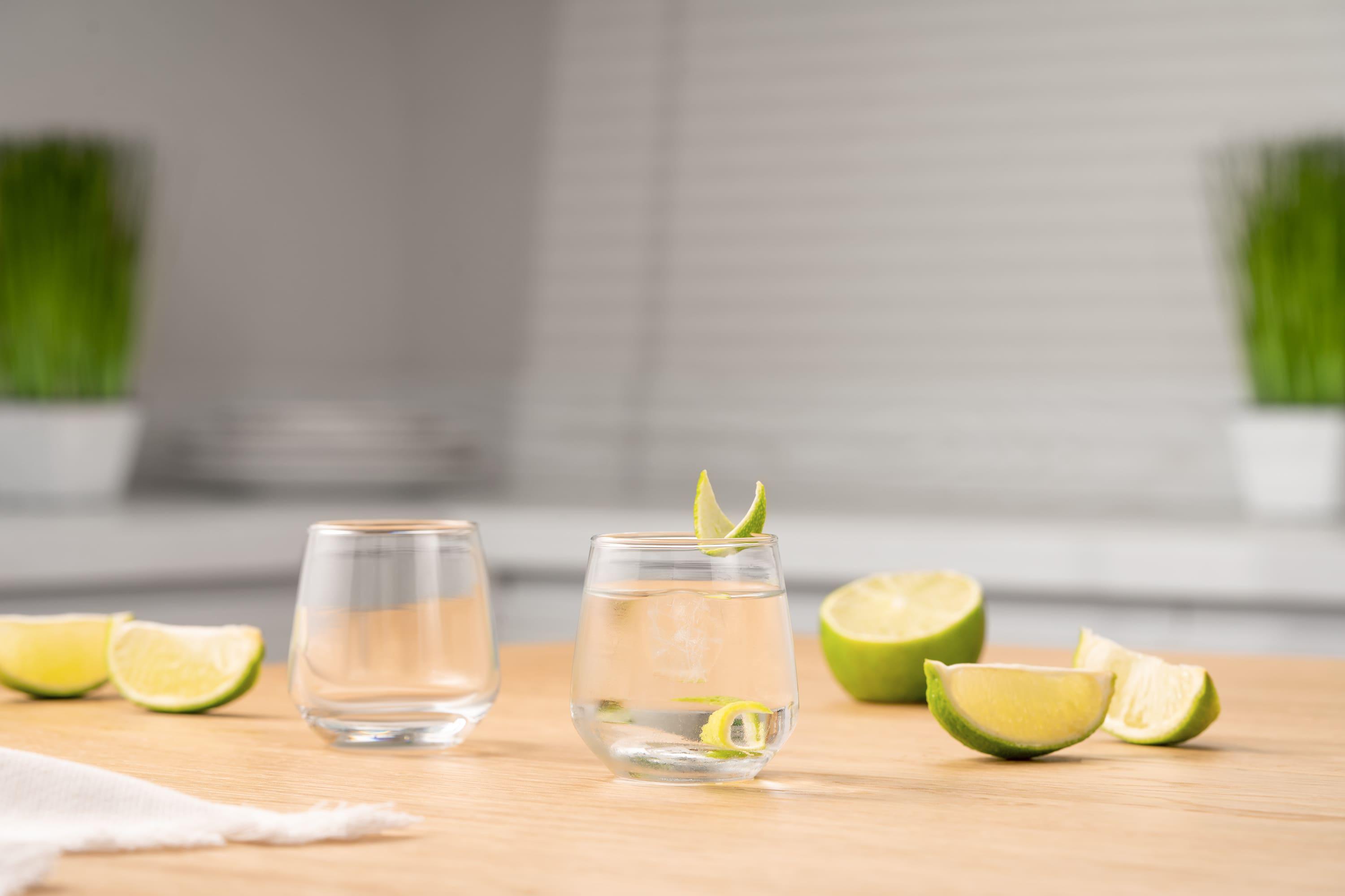 набор стопок для ликёра 95 мл — прозрачная стопка Ardesto Gloria Shine в интерьере