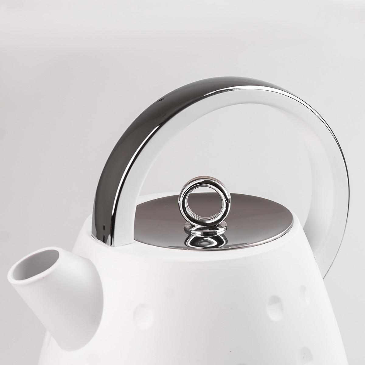 Ручка и крышка бесшумного электрочайника 1.7 л — крупный план, белый корпус