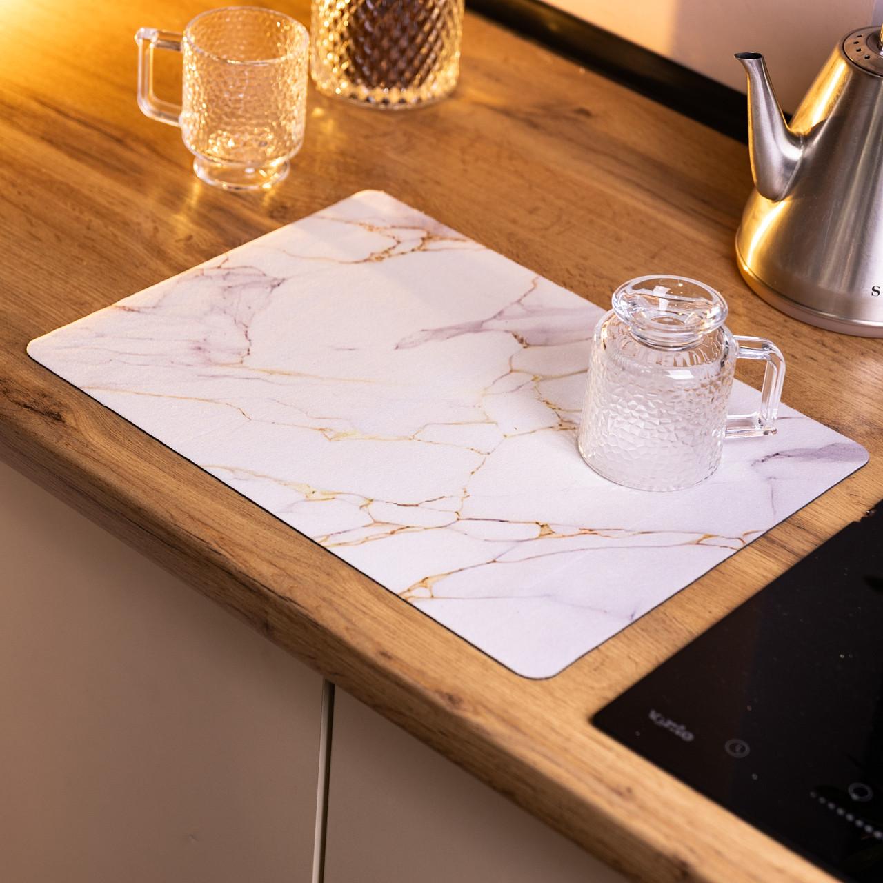 Діатомітовий килимок для сушіння посуду на кухонному столі