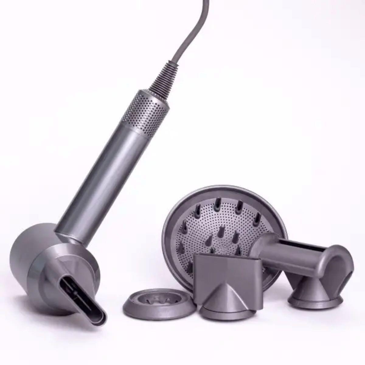 фен с насадками для укладки волос — диффузор, концентратор и другие насадки в кадре