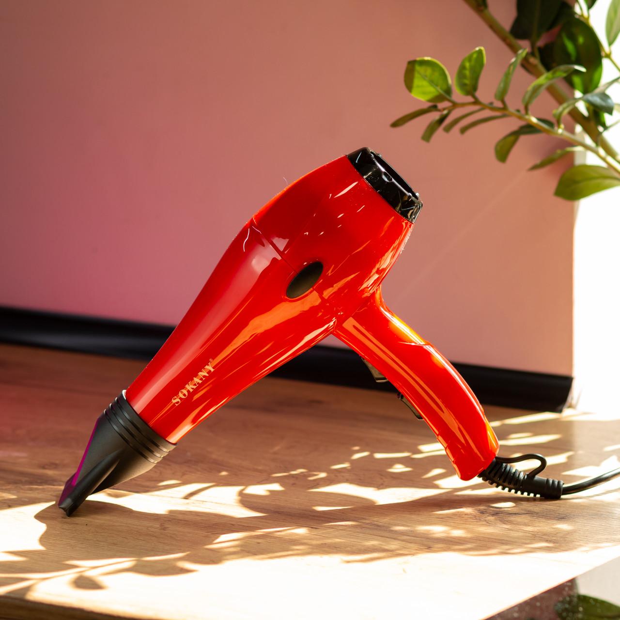 Красный фен Sokany 2200 Вт на столе — мощный фен для быстрой сушки