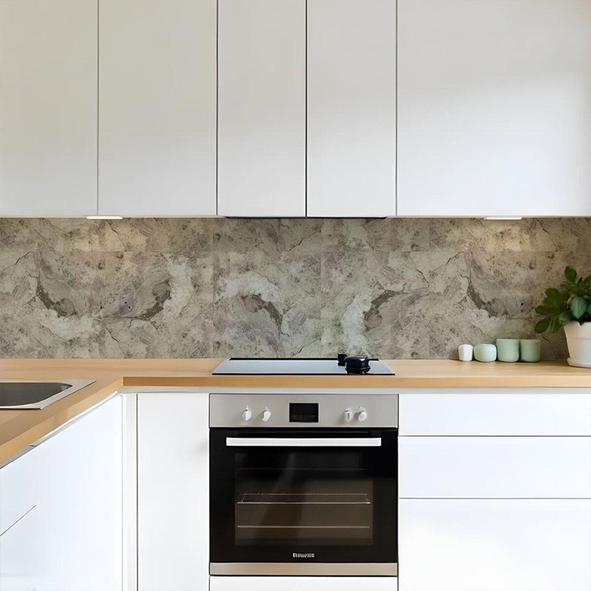 Самоклеюча вінілова плитка під камінь у сучасній кухні як фартух для стіни