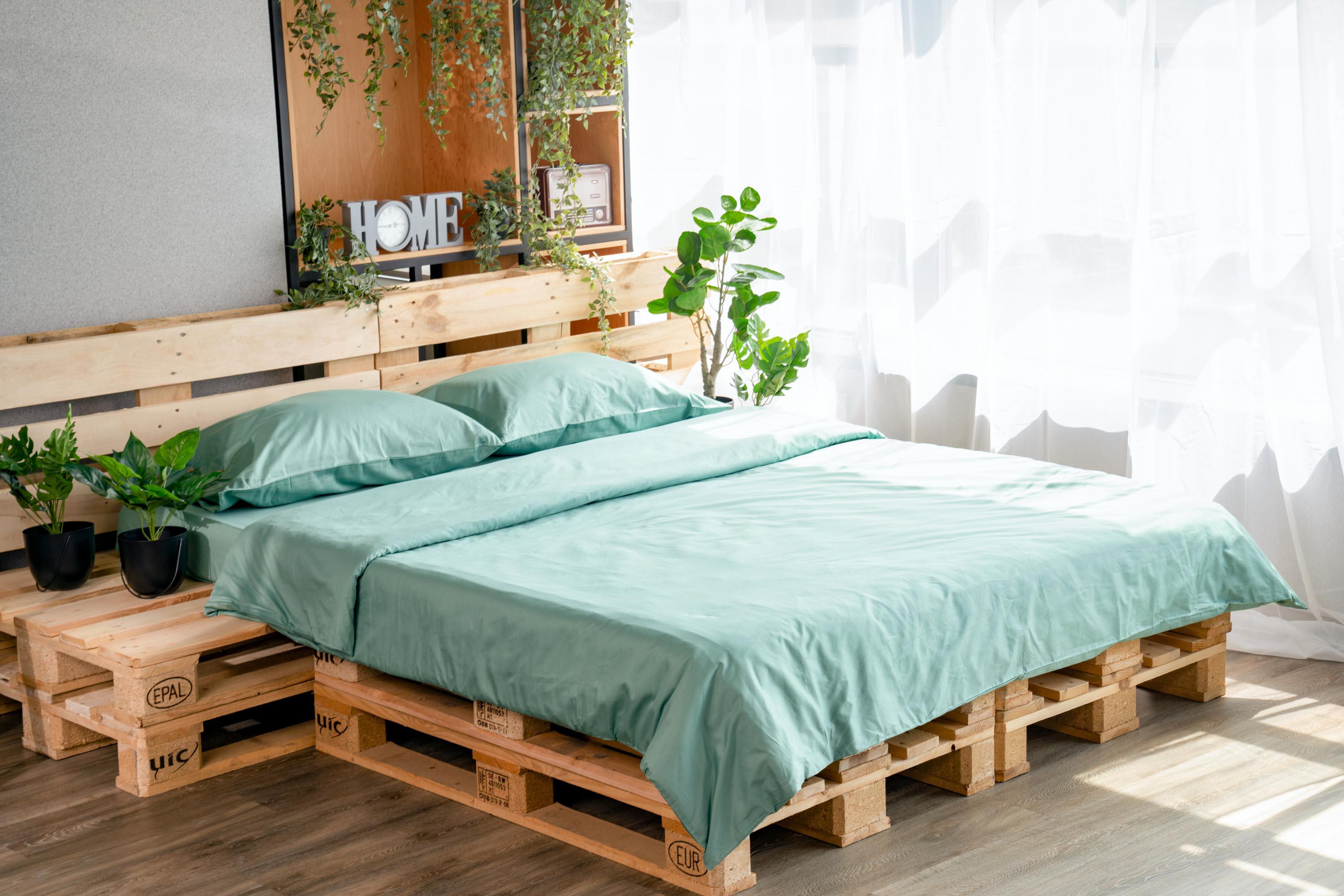 Простирадло 180x240 из сатина цвета шалфей в интерьере — сатиновая простыня 100% хлопок