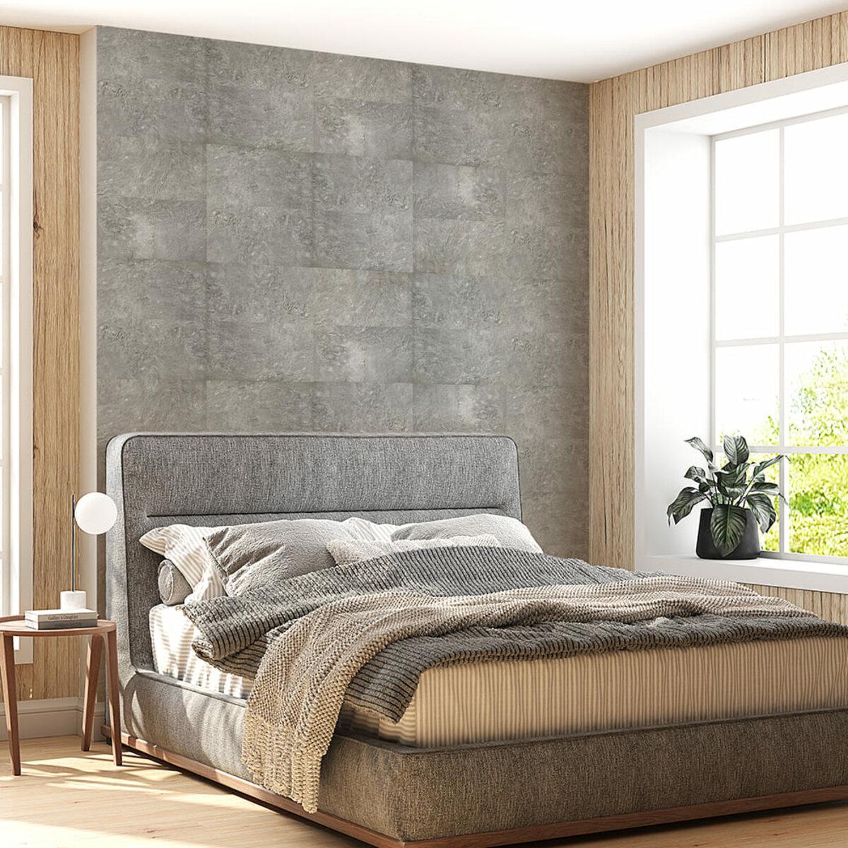 Виниловая самоклеящаяся плитка серебристый мрамор 600x300 в интерьере спальни, влагостойкая панель