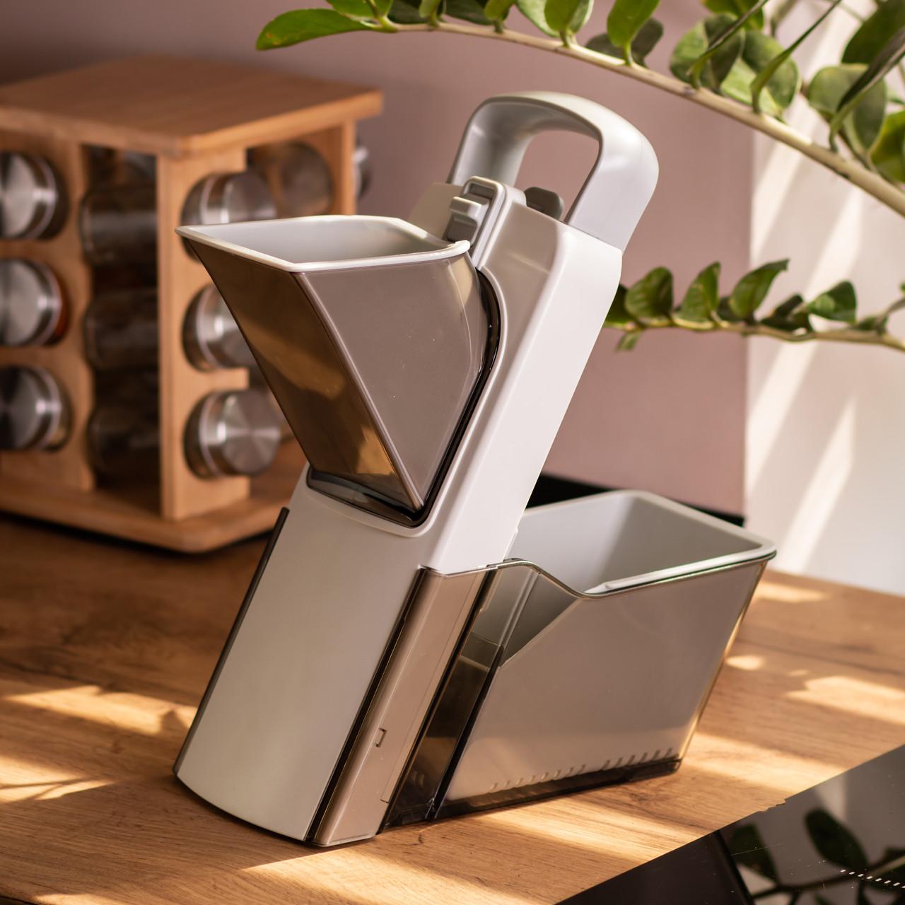 кухонный слайсер для овощей и фруктов в интерьере контейнер