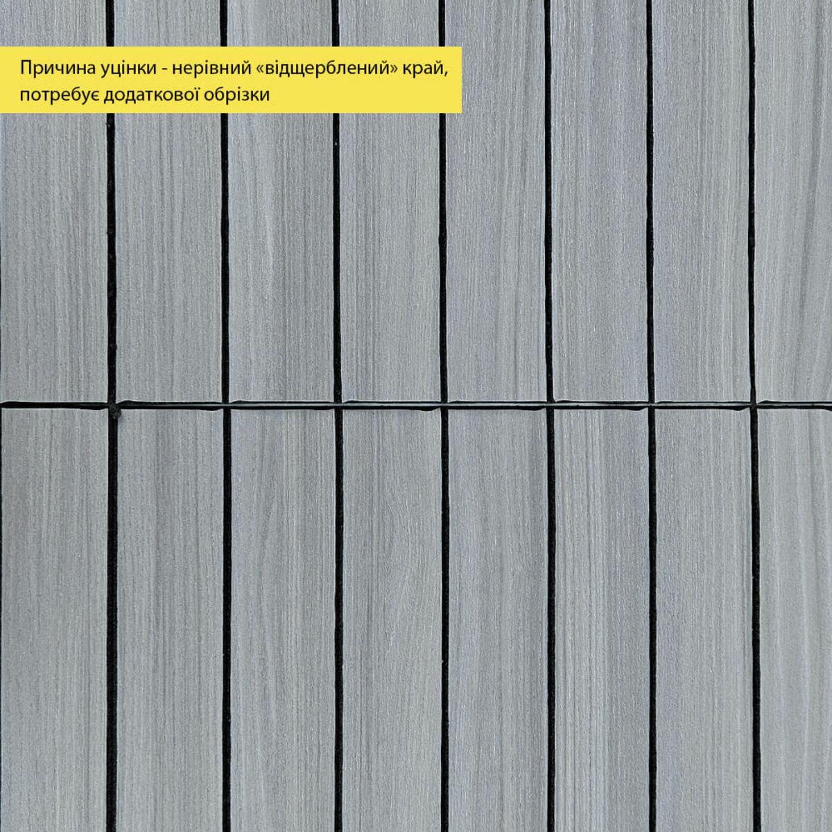 Гибкая влагостойкая рейка Тик седой крупный план, текстура и рельеф