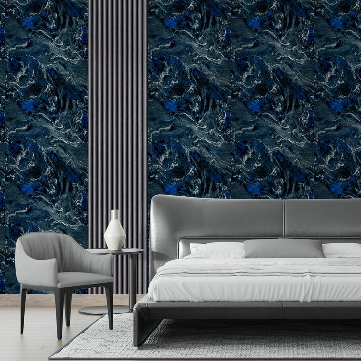 Самоклеюча стінова PET плитка під камінь в інтер’єрі спальні