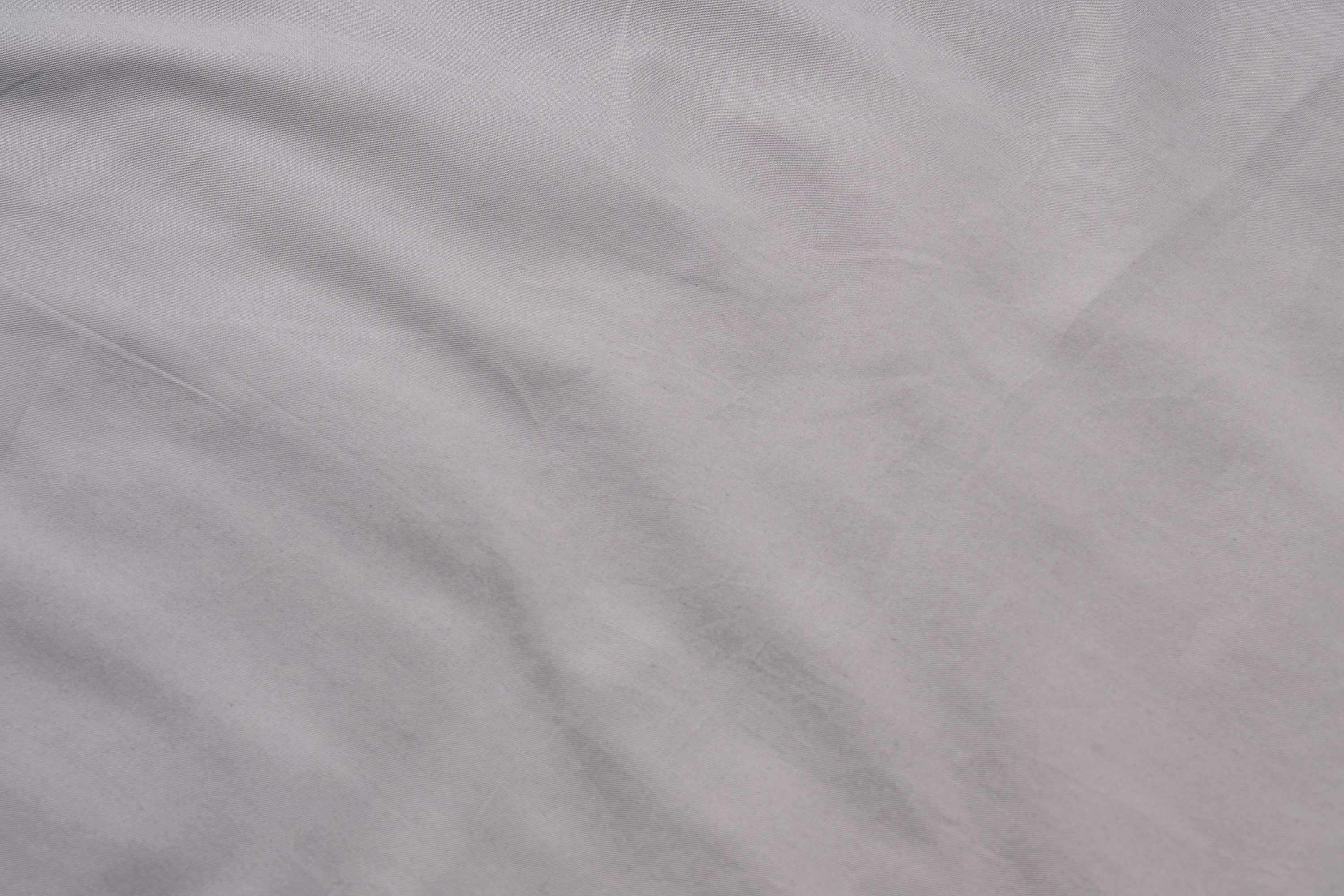 Крупный план эластичного края простыни 180x200+30, сатин 100% хлопок — глубина 30 см