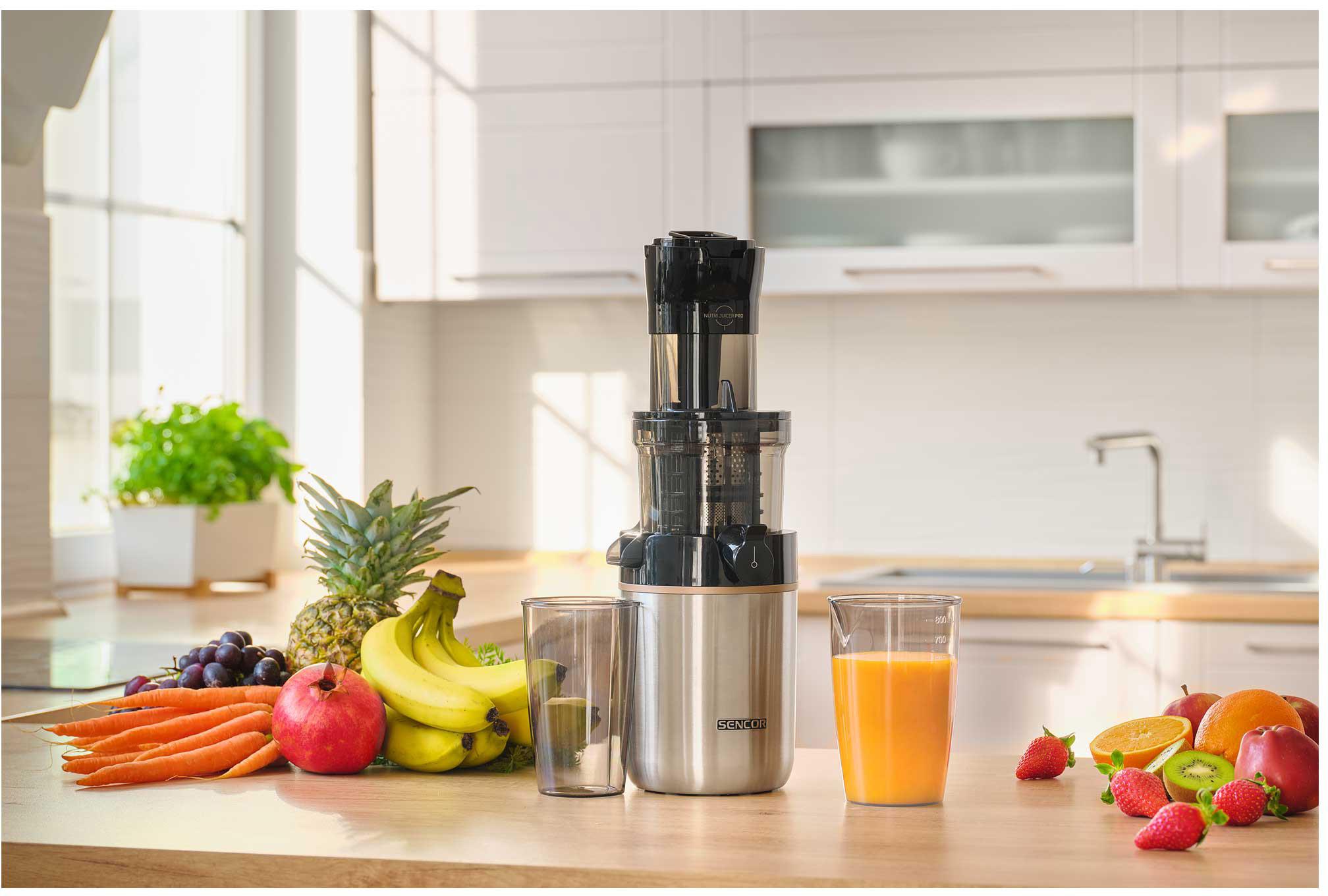 Соковыжималка Sencor SSJ8050SS в интерьере — центробежная соковыжималка с широким желобом 78 мм