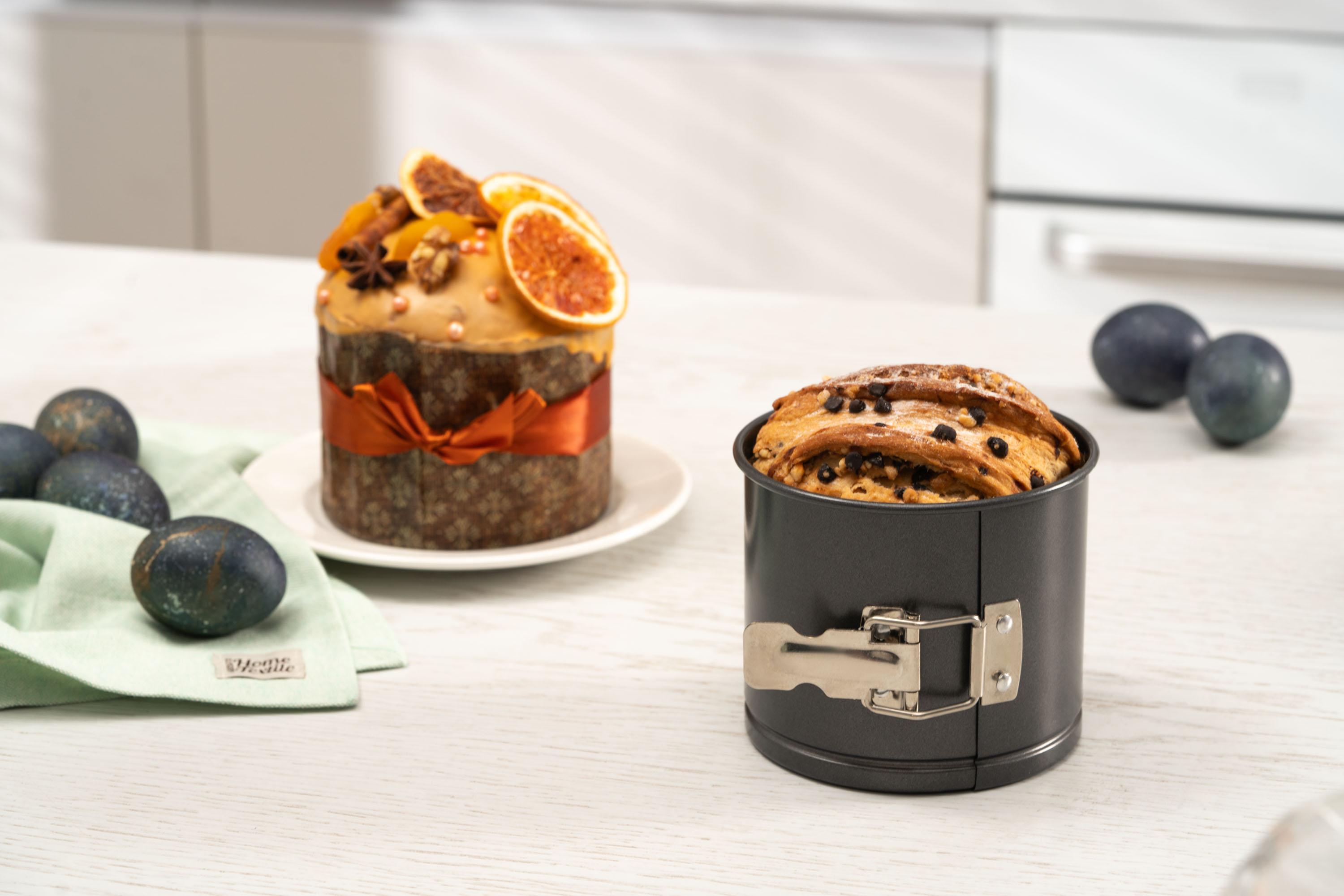 Форма для выпечки кулича круглая 12х10 см на столе, подача и презентация