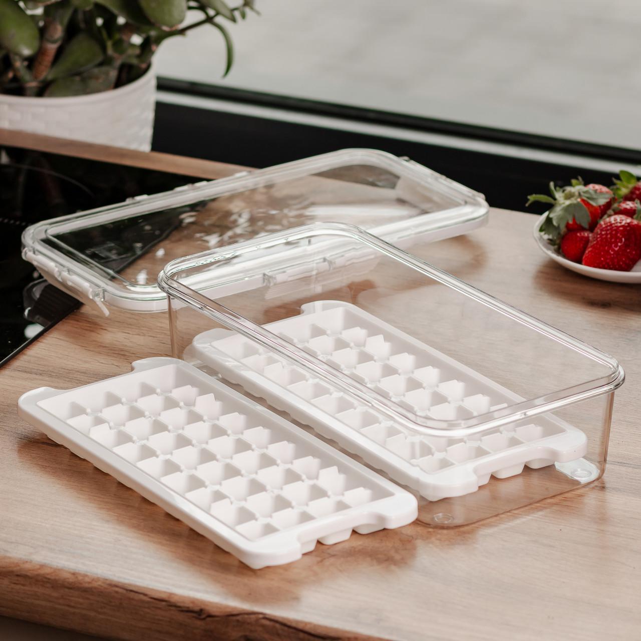 Пищевой пластиковый контейнер для заморозки с крышкой и 72 ячейками в интерьере кухни