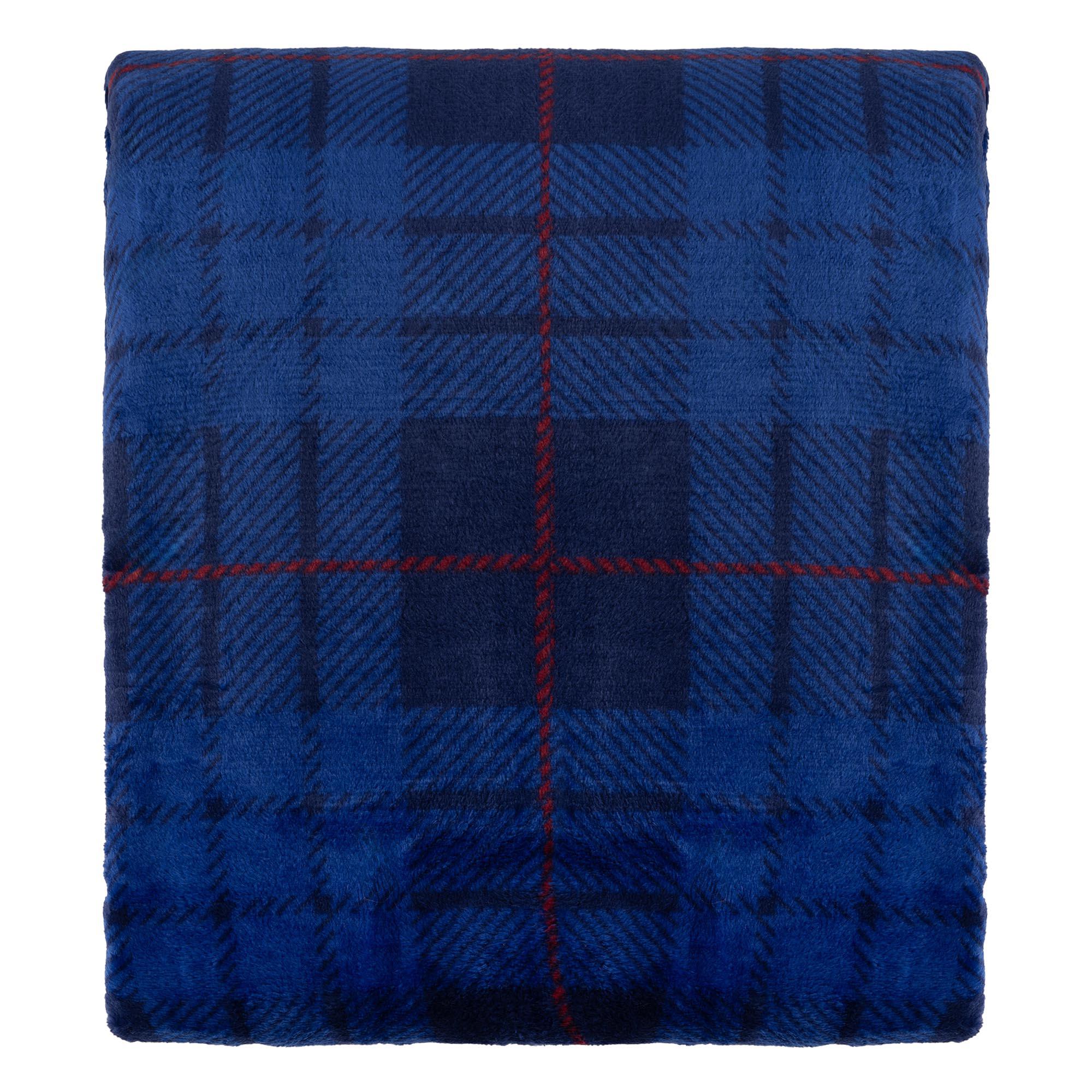 Синій плед ARDESTO Flannel у клітинку, складений для зручного зберігання