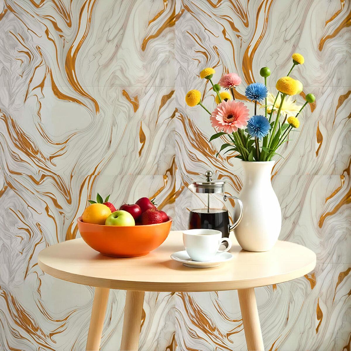 Самоклеюча стінова PET плитка з мармуровим дизайном в інтер’єрі кухні та їдальні