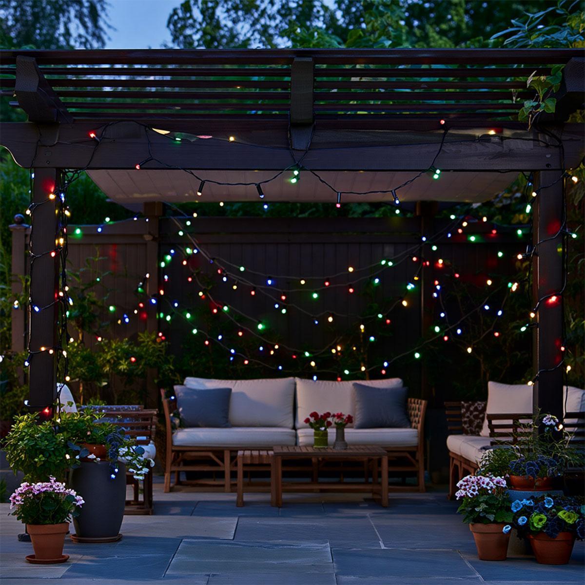 гирлянда уличная 50 м 500 LED мультиколор на перголе, черный провод