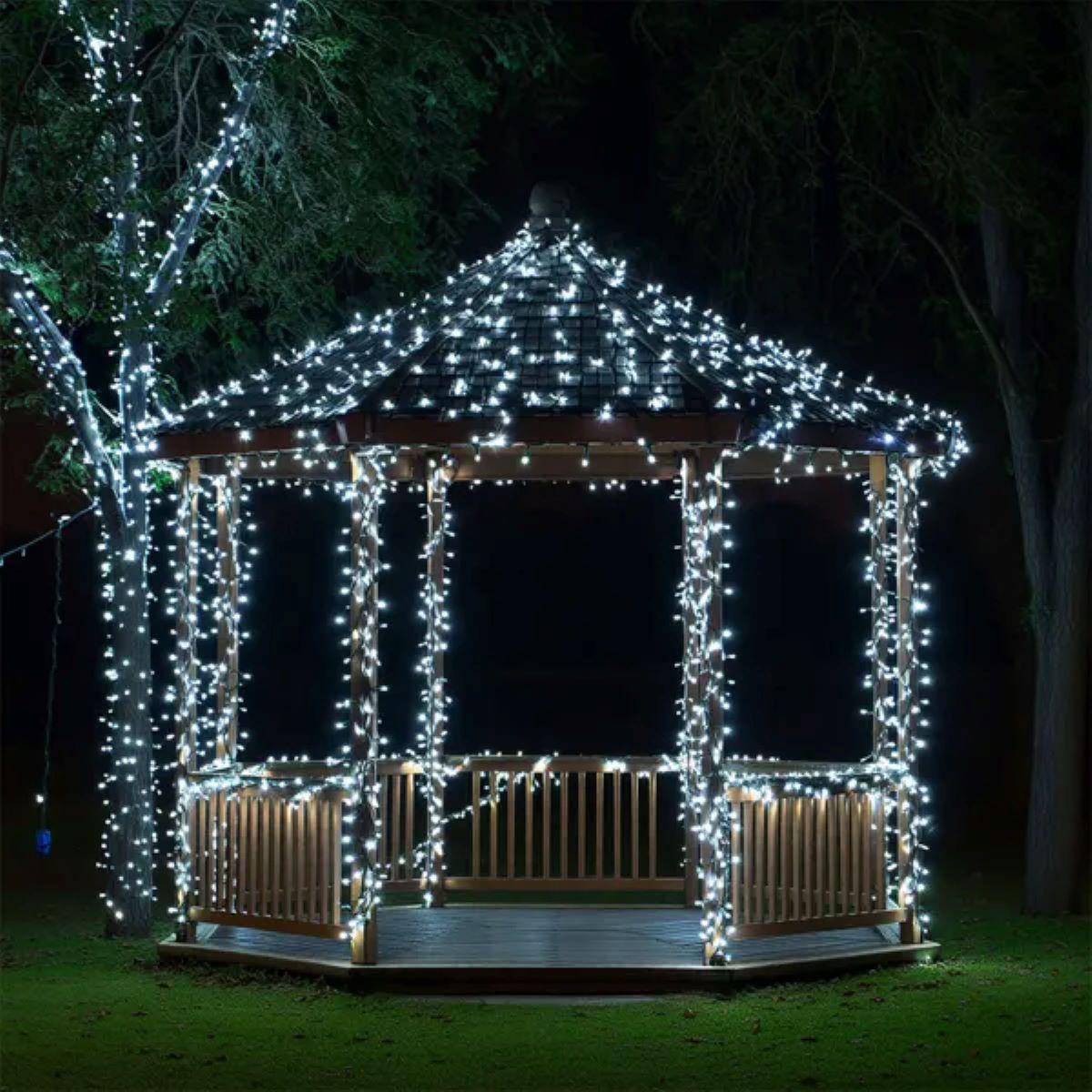 Уличная LED-гирлянда 100 м белый свет на беседке — гирлянда для фасада и сада