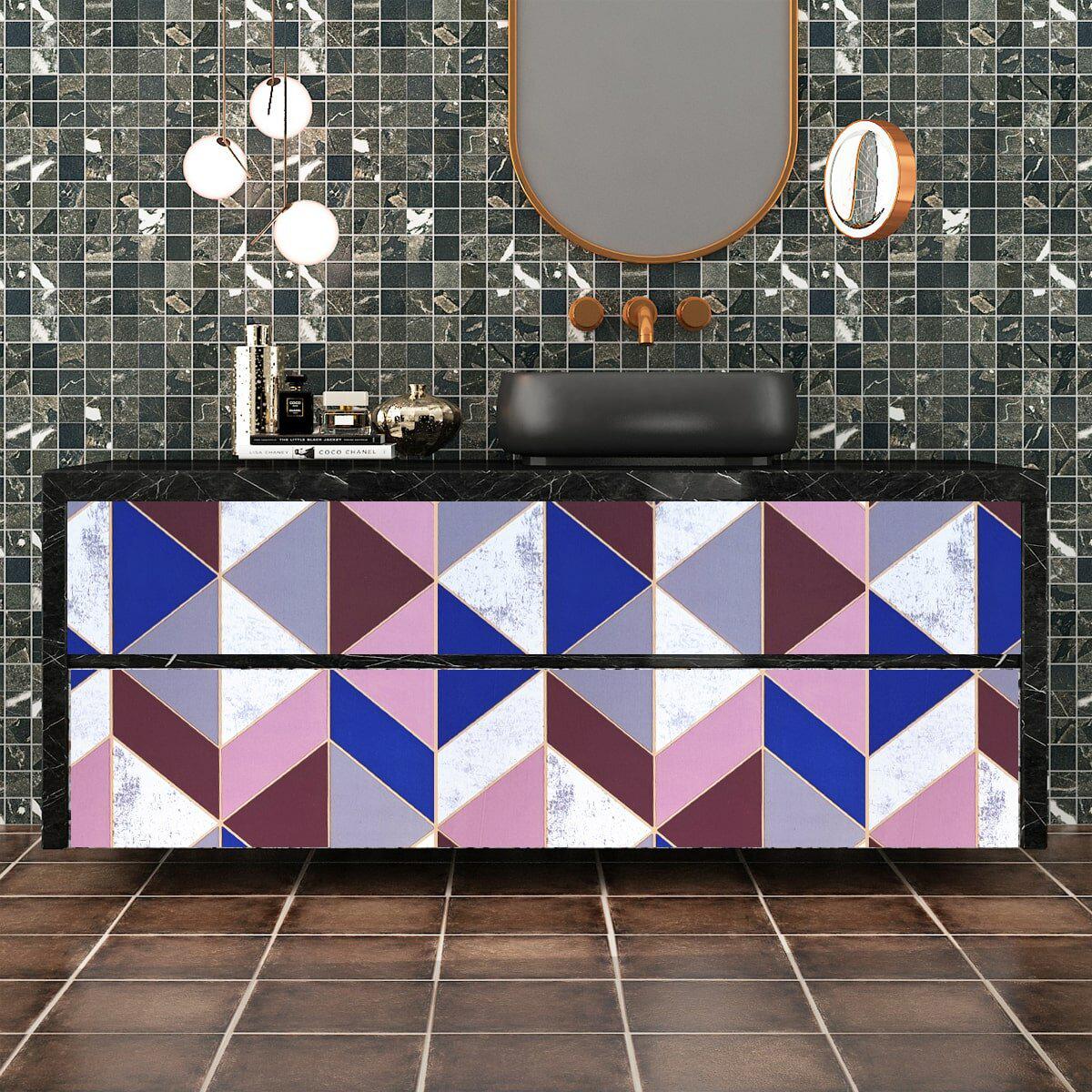 Интерьерное применение самоклеящейся плёнки розовые треугольники на фасадах мебели, рулон 0,45х10м