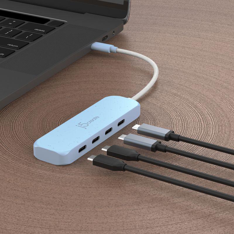 Блакитний USB-C хаб j5create JCH345EC-N на 4 порти Type-C підключений до ноутбука