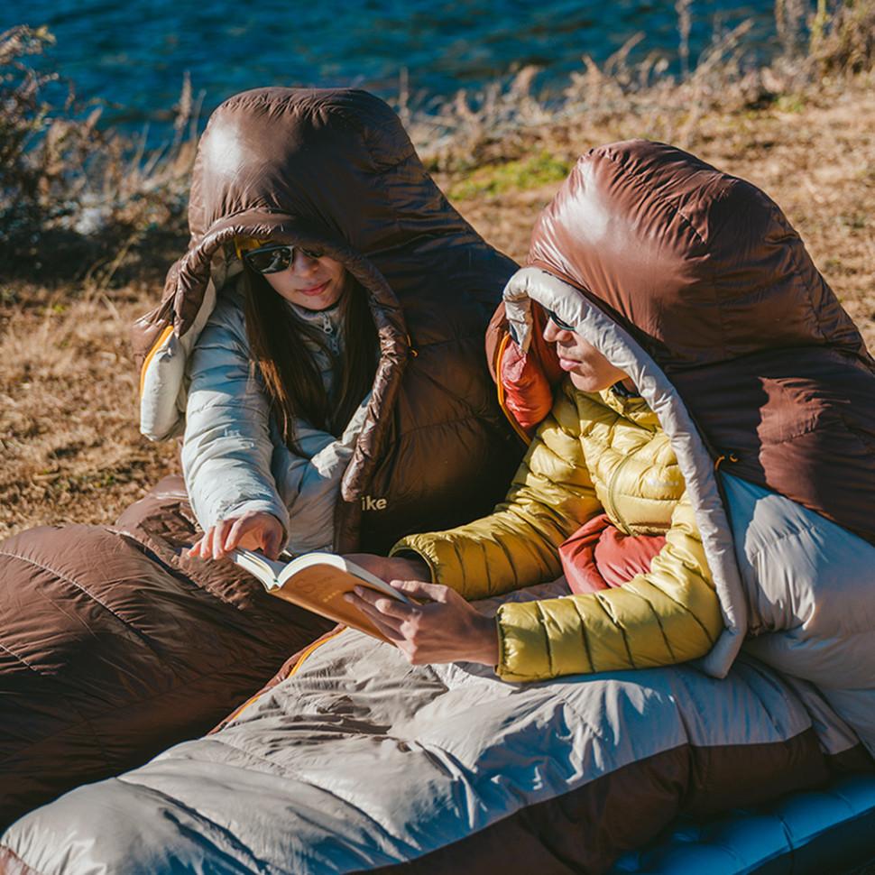 пуховый спальник NatureHike в походе — спальник для зимнего похода с пухом, демонстрация использования