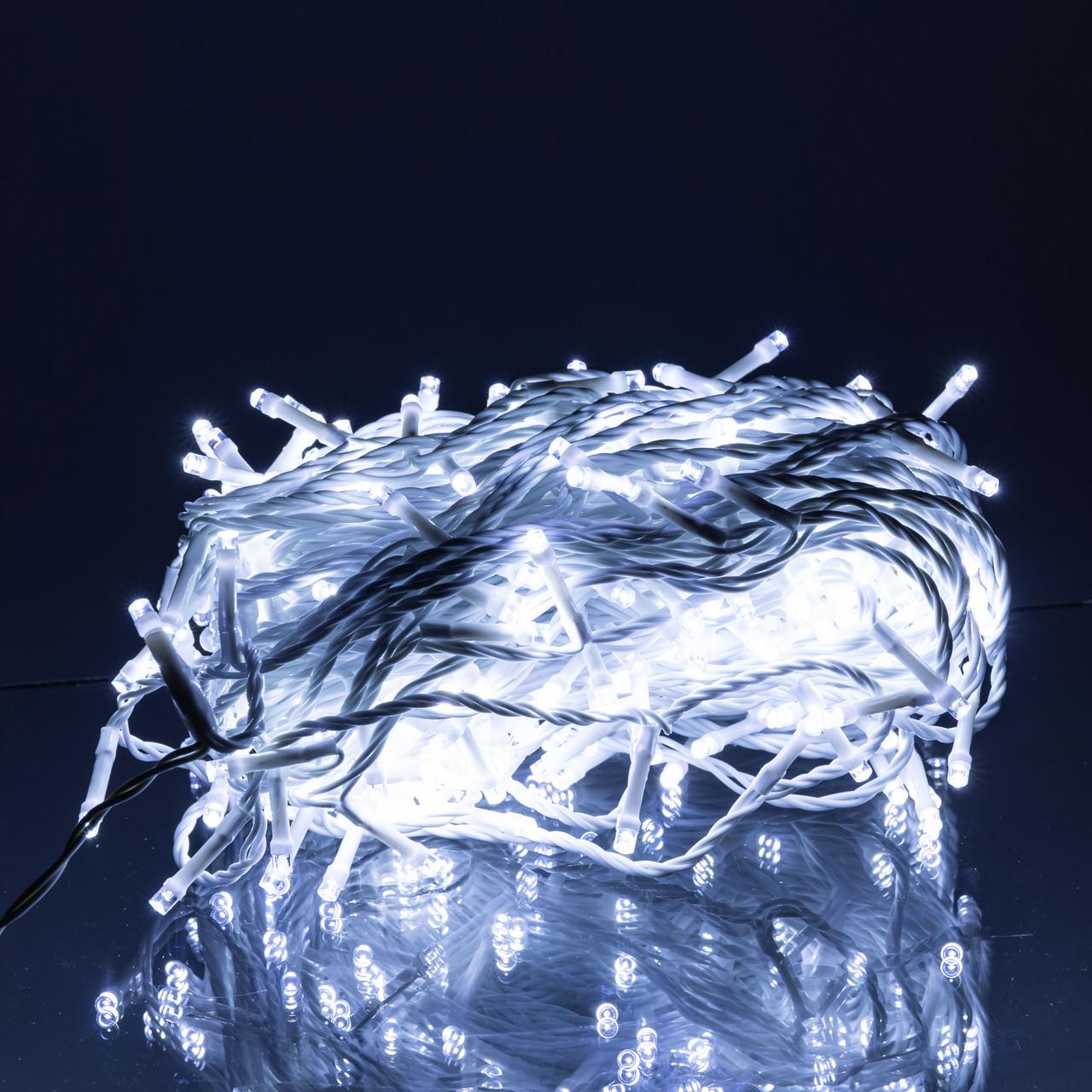 Крупный план белой LED нити — декоративная LED нить 300 ламп, белая гирлянда
