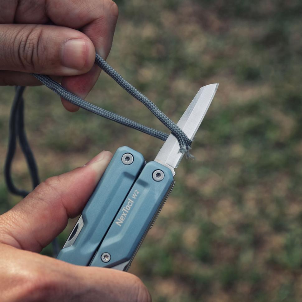 Мультитул в работе на уличном стуле — компактный инструмент для дачи и ремонта