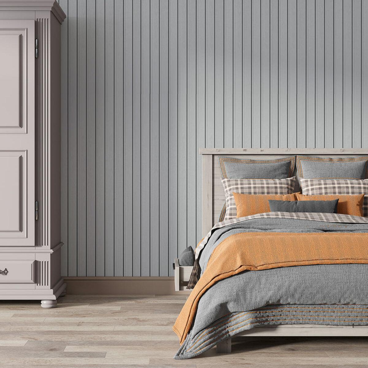 Декоративні стінові рейки WPC в інтер’єрі спальні з акцентною стіною під дерево