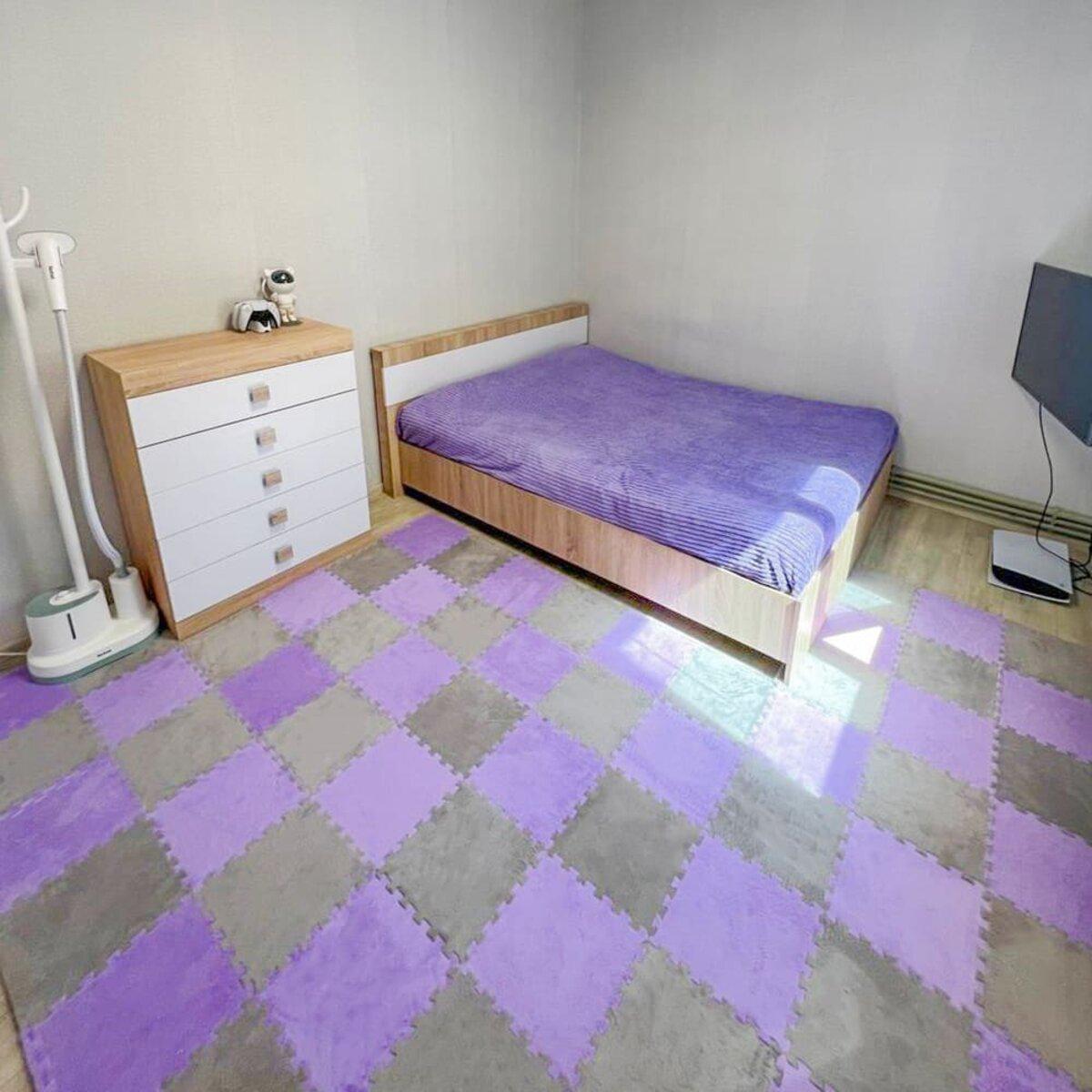 Плюшевый модульный пол пазлы 300x300 мм светло-серый в интерьере - мягкое напольное покрытие для детской